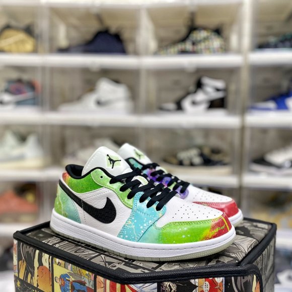 Air Jordan 1 Low Luminous Space - Picture 8 of 9